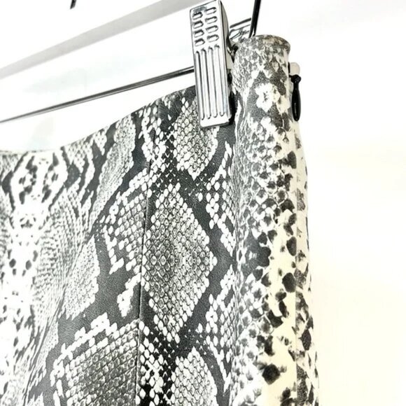 VEDA Grey Snakeskin Leather Mini A-Line Skirt - Picture 3 of 7